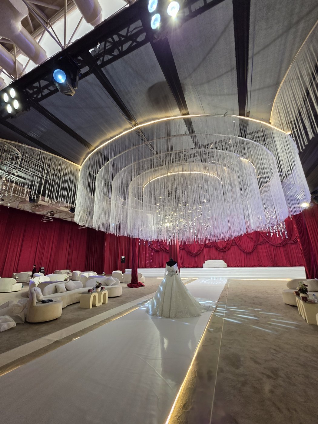 Ceiling Wash & Golden Glow - Fun Event UAE